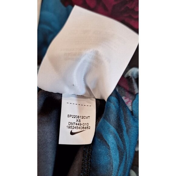 NWOT Nike Women's One Logo Mid-Rise Dri-Fit 7" Shorts /Size XS - Picture 5 of 5